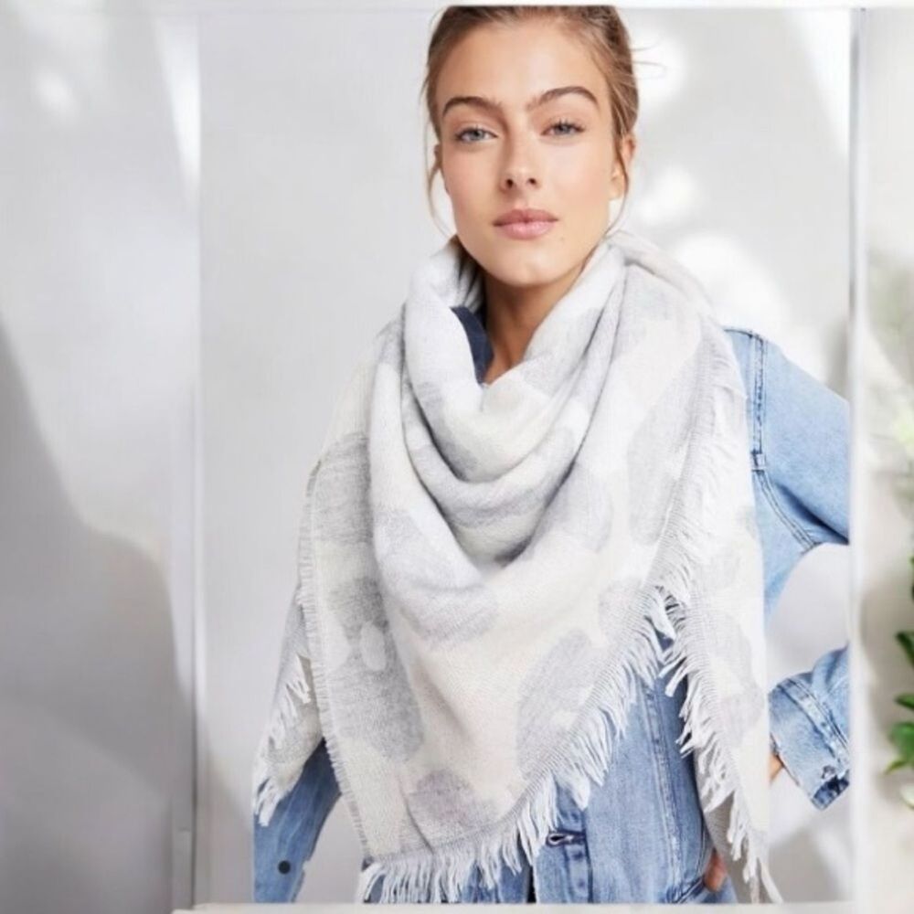 Anthropologie Camo Oversized Blanket Scarf Wrap Frayed Edges Gray White 52"x52"